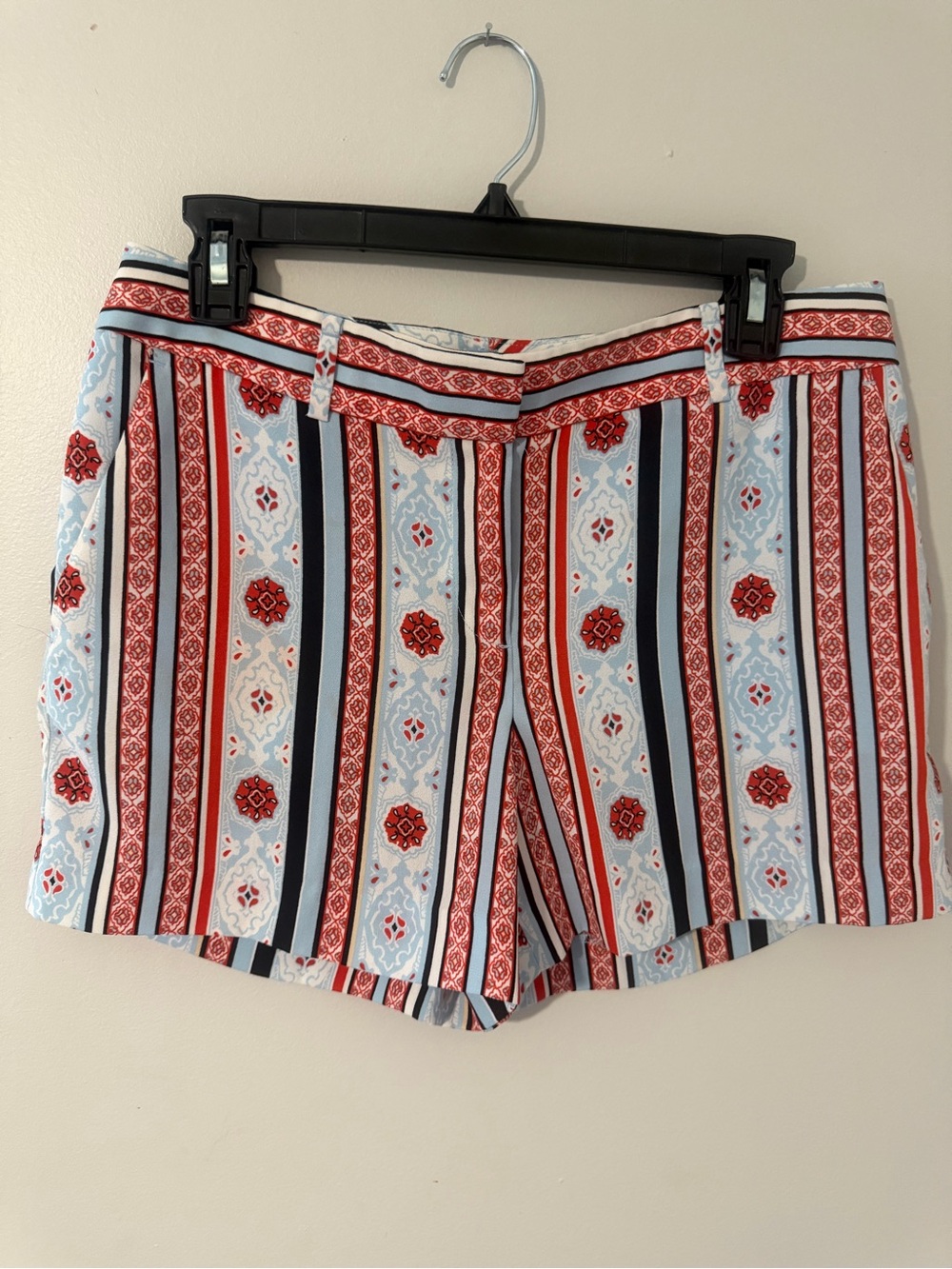 LOfT Women’s Red & Light Blue Striped Patterned Shorts NWOT Size 4